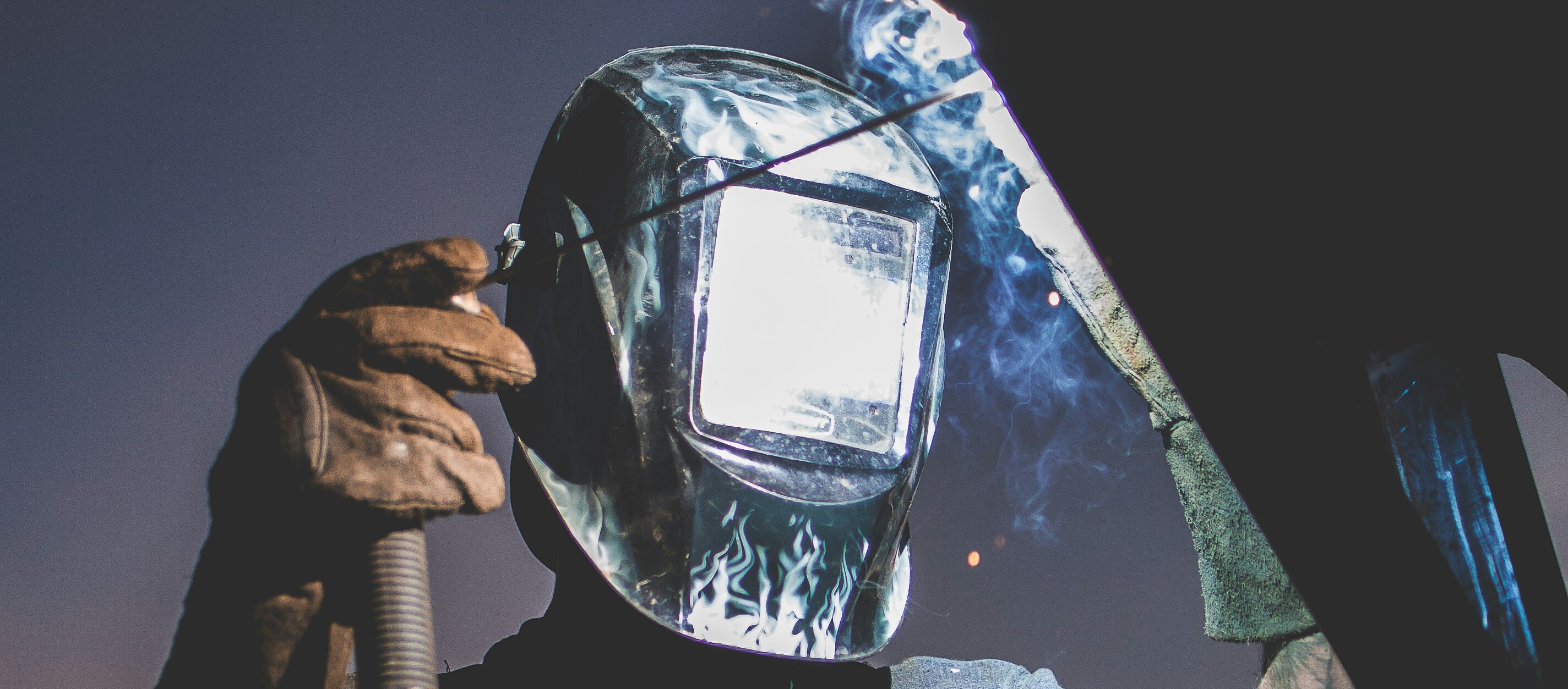 How Do You Choose the Best Welding Helmet for Professional Use? 