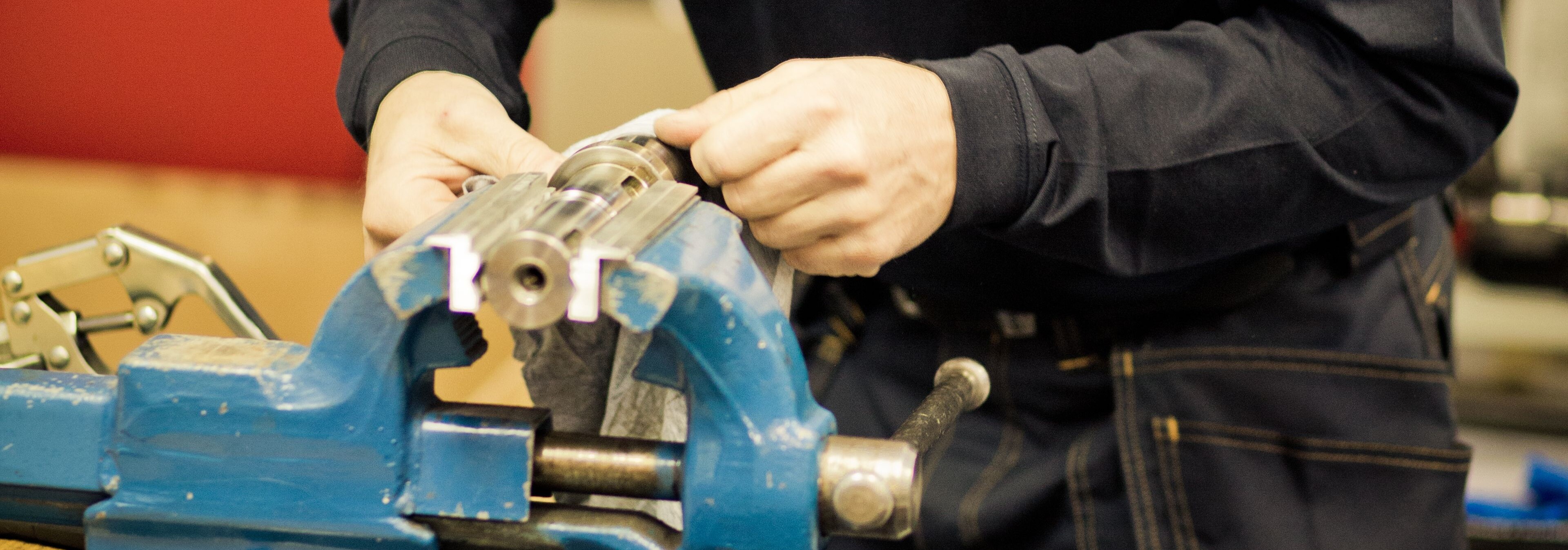 Which Brands Supply Industrial-Quality Bench Vices, and Where Can You Buy Them Cheaply? 
