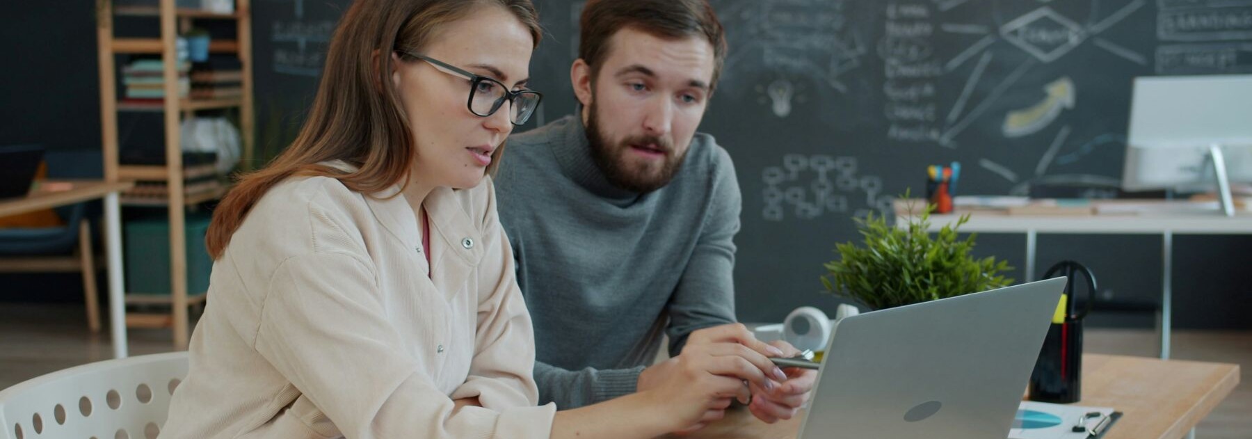 Business peole indentifiying reputable suppliers online