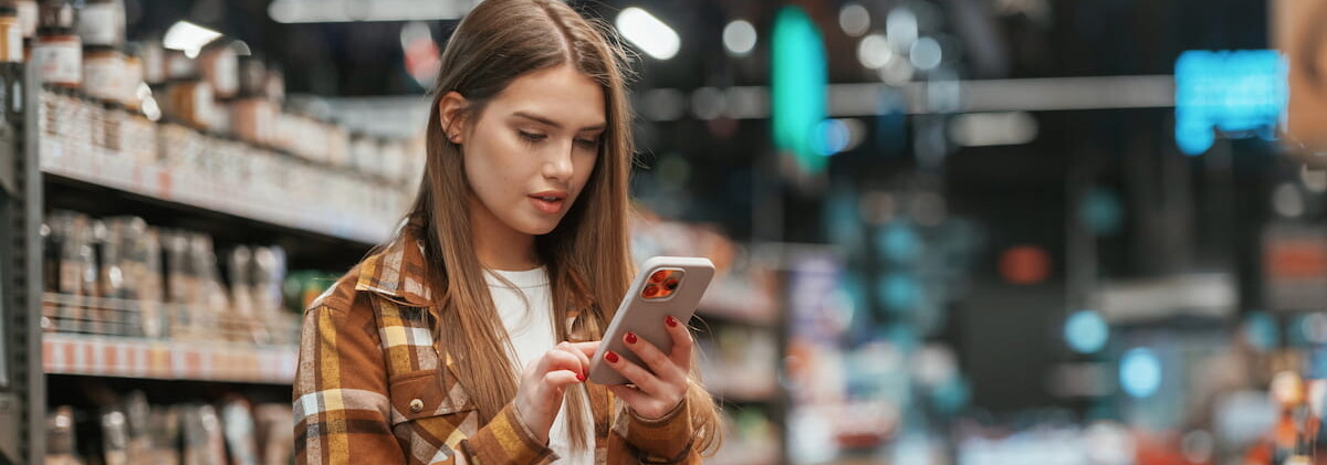 Donna in un supermercato