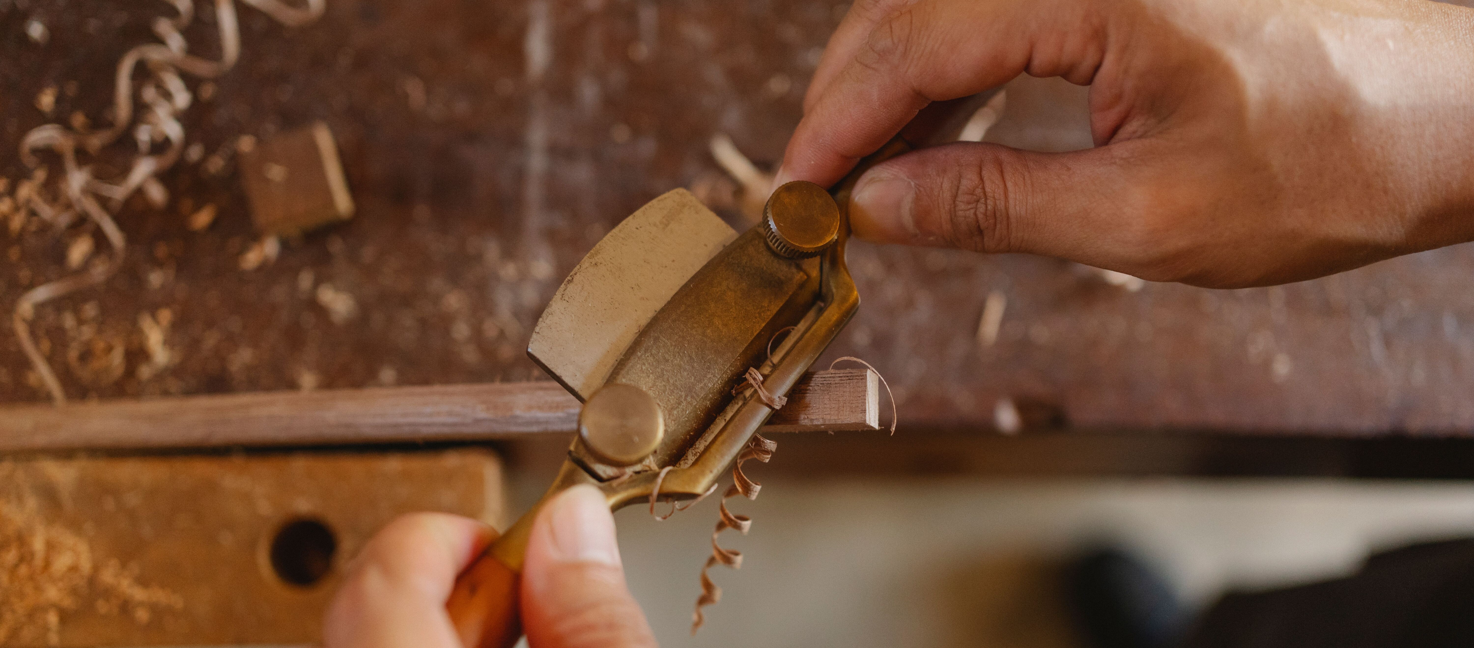Which Scrapers From Well-Known Brands Are Recommended for Precise Woodworking?