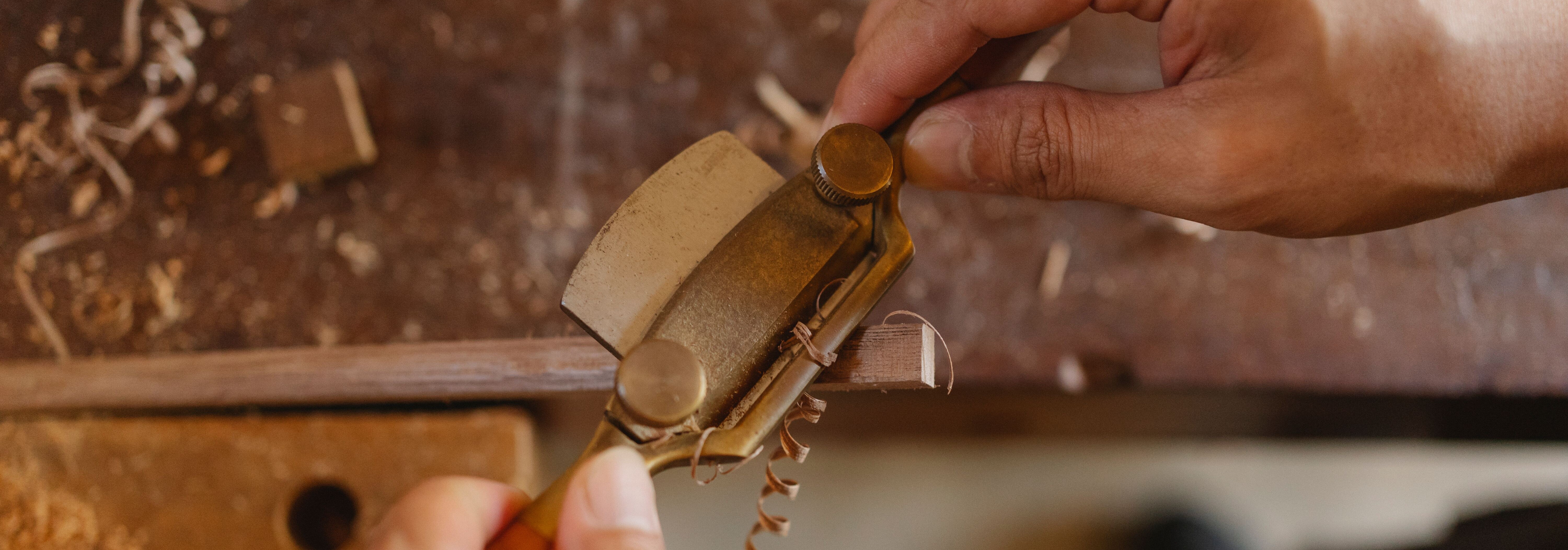 Which Scrapers From Well-Known Brands Are Recommended for Precise Woodworking? 